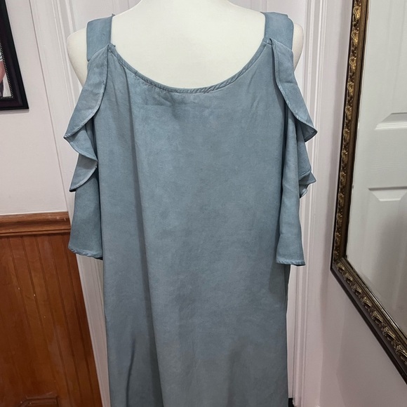 Elegant Blue Sleeveless Dress - Picture 4 of 7